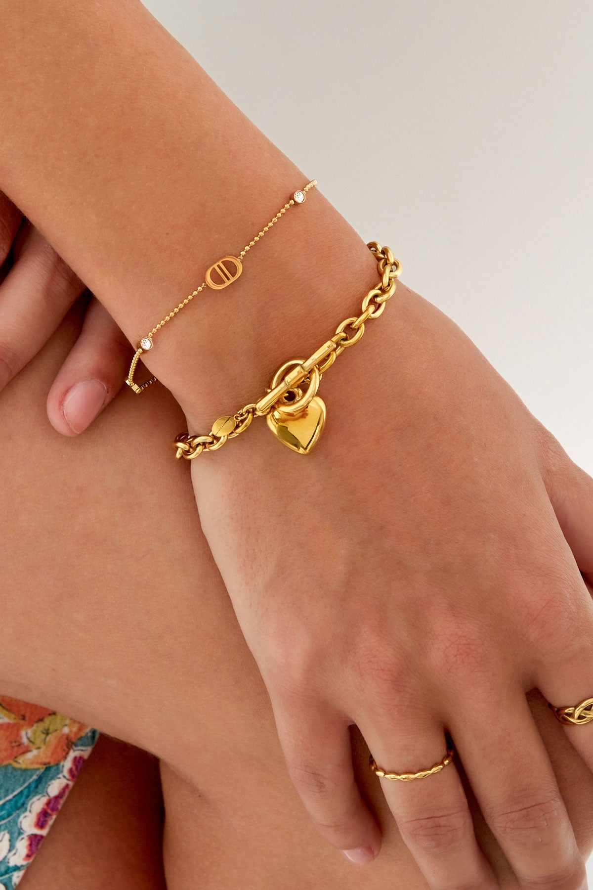 Armband logo's en steentjes - goud